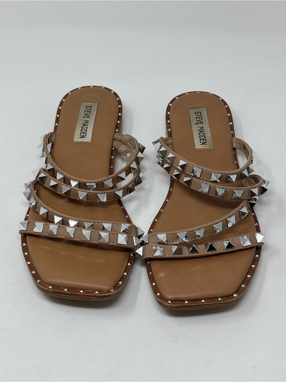 Steve Madden Skyler studded flat sandals size 7.5